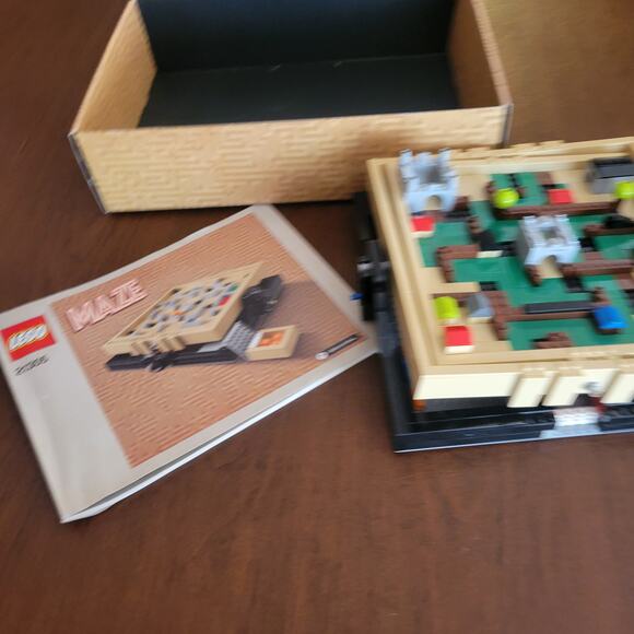 LEGO Ideas: Maze 21305 100% Complete Instructions And Box Included - Picture 6 of 11